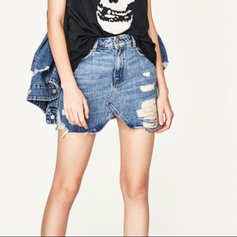 Zara Denim Distressed mini skirt - SZ XS